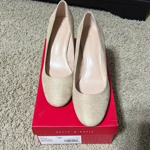 Kelly & Katie Size 9 Light Taupe Microsuede Heels